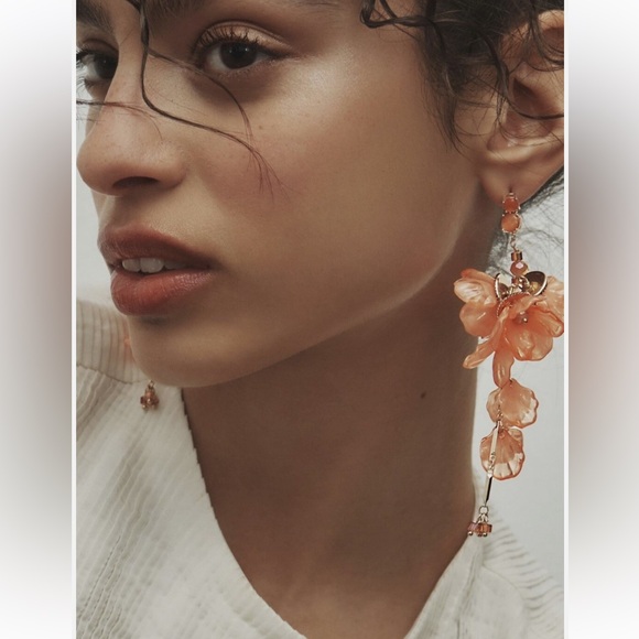 Anthropologie Blossom Drop Earrings Ivory - Picture 4 of 9